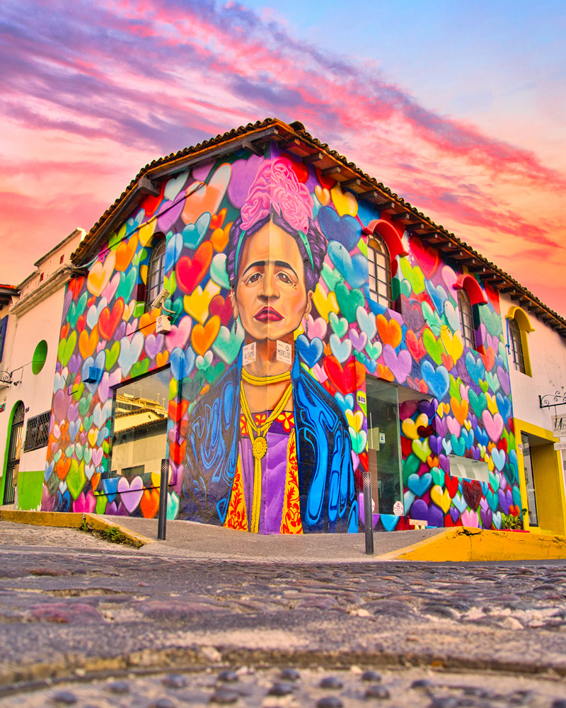 Esculturas y murales callejeros en Puerto Vallarta